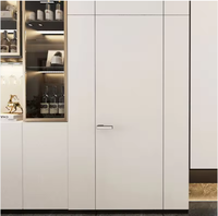 Portes intérieures modernes en bois blanc pour chambres à coucher, système invisible et dissimulé pour la conception d'intérieur des villas