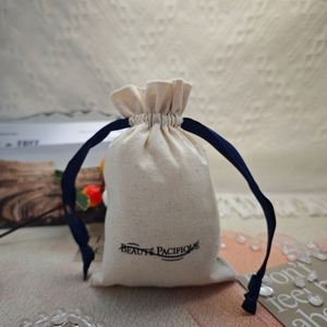 Bolsa de Almacenamiento para Aretes y Pulseras de Alta Calidad con Logotipo Personalizado, Bolsa de Joyería Pequeña de Algodón Suave con Cordón - Product Image 1