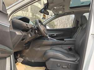 <span class=keywords><strong>Peugeot</strong></span> <span class=keywords><strong>5008</strong></span> 400THP Edición Full Love <span class=keywords><strong>2023</strong></span>, Volante a la Izquierda, Turbo R18, SUV de Gasolina - Product Image 4