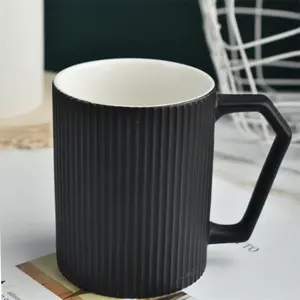 Taza de Café de Cerámica Negra Moderna y Personalizada, Diseño de Esmalte Único en Colores Personalizados, Apta para Microondas, Precio al por Mayor para Té, Café, Agua y Cerveza - Product Image 1
