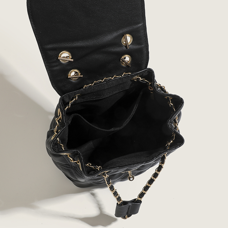 Easy Carrying Metal Chain Cosmetic Back Pack Diamond Pattern