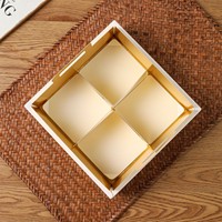 Boîte à gâteaux 4 tasses avec plateau doré et couvercle en plastique transparent 8.2x8.2x4 pouces Boîte à desserts
