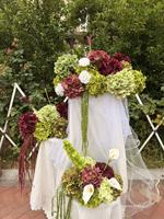 Boule de fleurs artificielle de 50 cm en soie, rouge bordeaux et blanche, avec hydrangea vert et amarante suspendue, pour centres de table