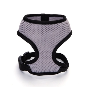 Arnello con pettorina in rete liscia, leggera e traspirante, ideale per passeggiate e allenamento di animali domestici. - Product Image 1