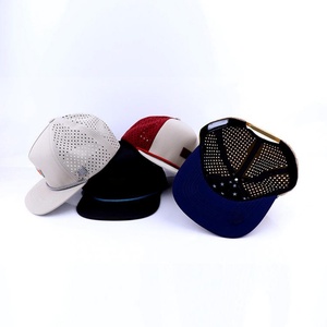 Casquette de golf snapback imperméable à 5 panneaux avec patch en caoutchouc découpé au laser, casquette trucker personnalisée avec couleur au laser et trous percés - Product Image 4