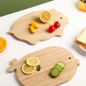 Vente en gros de blocs à découper en <span class=keywords><strong>bois</strong></span> personnalisables planche à découper en bambou en forme de poisson cochon tortue pour le service des aliments - Product Image 2