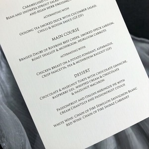 Tarjeta de Menú de Boda Personalizada con Escritura Elegante en Blanco, Impresión Personalizada para Recepción de Boda, Suministros para Mesa de Comedor Fino - Product Image 2