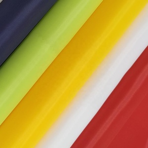 Tissu en <span class=keywords><strong>taffetas</strong></span> de polyester uni teint en <span class=keywords><strong>soie</strong></span> douce de Jiangsu, Chine, 180t pour doublure - Product Image 3
