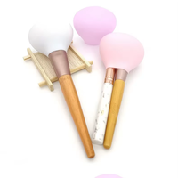 Pinceau de maquillage personnalisé en forme de cœur pour blush et fond de teint, avec manche en métal imitation bois et capuchon anti-poussière pour le voyage