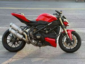 <span class=keywords><strong>Ducati</strong></span> <span class=keywords><strong>Street</strong></span> <span class=keywords><strong>Fighter</strong></span> 848 Moto à essence d'occasion - Product Image 2