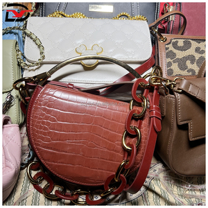 A02 2025 Ukay Sac pour dames Sacs à main <span class=keywords><strong>de</strong></span> marque <span class=keywords><strong>de</strong></span> haute qualité Sacs d'occasion Balles <span class=keywords><strong>de</strong></span> seconde main <span class=keywords><strong>Valise</strong></span> <span class=keywords><strong>de</strong></span> marque Sacs à main pour femmes - Product Image 5