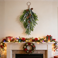 Guirnalda Navideña de Alta Calidad con Forma de Lágrima, con Piñas, Bayas Azules y Ramas de Pino Escarchadas, Decoración Colgante de 23.6 Pulgadas