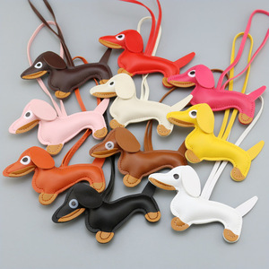 Pendentif porte-clés mignon en cuir PU motif chien saucisse, <span class=keywords><strong>cheval</strong></span>, chat, animal, accessoire <span class=keywords><strong>de</strong></span> sac, breloque pour sac à main, vêtement, voiture - Product Image 1