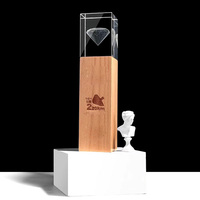 Trophée de récompense en verre de cristal gravé au laser, plaques 3d logo d'or, trophée en bois avec base