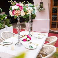Pièce maîtresse de table de mariage en métal doré, support de fleurs en fer moderne de luxe pour les fêtes, décoration de mariage haute