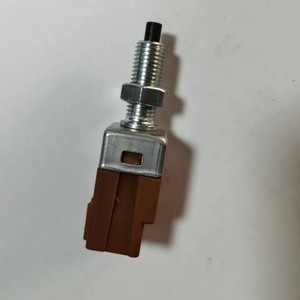 Interruptor de luz de freno Suzuki 37740-60G10 96063091 para Changhe Freida, pieza de repuesto - Product Image 1