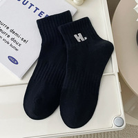 Chaussettes brodées avec des lettres, chaussettes courtes pour femmes, chaussettes de sport, chaussettes en coton pour le printemps et l'été, chaussettes courtes polyvalentes à bout rond