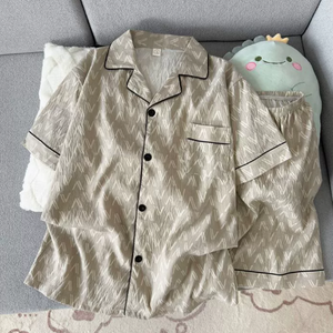 Conjunto de Pijama de Chifón a Rayas Holgado para <span class=keywords><strong>Hombre</strong></span> y Mujer, <span class=keywords><strong>Verano</strong></span> 2026, Manga Corta, Cuello Camisero, Ropa de Dormir, Conjunto Casual de 2 Piezas para Parejas - Product Image 4
