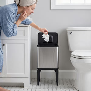 Cubo de <span class=keywords><strong>Basura</strong></span> de Acero Inoxidable de 5L con Dos Modos de Apertura de Tapa, Cuatro Patas y Filtro de Carbón - Product Image 1