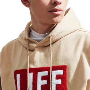 Sweat-shirt à capuche beige pour homme avec logo imprimé en flock rouge, coupe classique, pull en coton tricoté décontracté, vêtement d'automne - Product Image 5