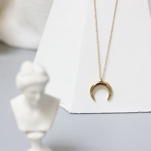 <span class=keywords><strong>Collier</strong></span> pendentif en forme de croissant de <span class=keywords><strong>lune</strong></span> inversé en acier inoxydable plaqué or 18 carats de haute qualité, imperméable et sans ternissement, pour femmes - Product Image 3