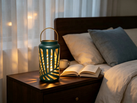 Lanterne en métal bleu sarcelle à découpes en forme de feuille, lanterne décorative portable en fer avec bordure dorée, option d'éclairage LED personnalisable
