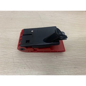 Manija de liberación del capó del motor Mercedes-Benz, roja, ABS, de clip, 1248800320, para reemplazo y reparación - Product Image 3
