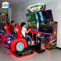 Grand simulateur de course dynamique à quatre écrans pour salle d'arcade, machine de course connectée pour deux joueurs