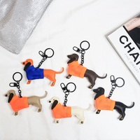 Gantungan Kunci Anjing Dachshund Kulit PU Custom Pabrik Dengan Sweater, Liontin Tas Hewan Lucu untuk Dekorasi Tas Wanita, Hadiah