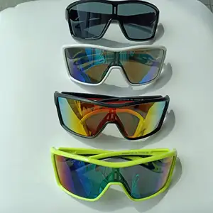 <span class=keywords><strong>Gafas</strong></span> de <span class=keywords><strong>sol</strong></span> cuadradas con revestimiento reflectante para hombre y mujer, lentes de <span class=keywords><strong>sol</strong></span> cuadradas con pinchos, de diseñador de marca, Uv400 - Product Image 1