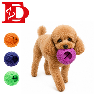 2026 <span class=keywords><strong>Jouet</strong></span> d'activité pour <span class=keywords><strong>chien</strong></span> personnalisé en gros, balle distributrice de friandises en caoutchouc écologique et durable, <span class=keywords><strong>jouet</strong></span> à mâcher pour la détente à la maison - Product Image 1