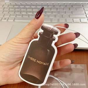 Diffuseur de parfum de luxe pour voiture avec pendentif et tranches de parfum, désodorisant longue durée et arôme revigorant - Product Image 5