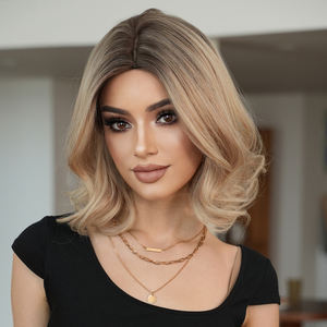 <span class=keywords><strong>Perruque</strong></span> <span class=keywords><strong>grise</strong></span> naturelle bouclée et ondulée avec frange, perruques synthétiques blondes grises ombrées Black friday Costume d'<span class=keywords><strong>Halloween</strong></span> Cheveux longs aux épaules - Product Image 3