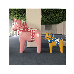 Vente chaude 2025, statue de <span class=keywords><strong>cheval</strong></span> Dala en fibre de verre <span class=keywords><strong>grandeur</strong></span> <span class=keywords><strong>nature</strong></span>, <span class=keywords><strong>cheval</strong></span> de Troie, sculpture, <span class=keywords><strong>jouet</strong></span> <span class=keywords><strong>cheval</strong></span> pour la décoration de la maison - Product Image 2