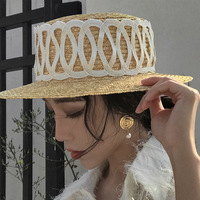 Topi anyaman jerami gandum dengan hiasan cincin, pinggiran lebar, bagian atas datar, untuk wanita, musim panas, pantai, pelindung matahari, liburan tepi laut