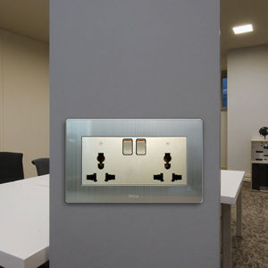 MGA vendite dirette della fabbrica nuovo Design 250V doppia universale presa commutata con indicatore argento e oro con logo personalizzato - Product Image 4