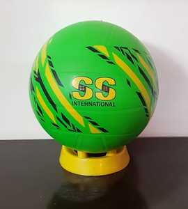 ลูกวอลเลย์บอลฝึกซ้อมระดับพรีเมียม ผิวสัมผัสนุ่ม พร้อมถุงลมที่ใช้งานได้ยาวนาน เหมาะสำหรับการฝึกซ้อมในสโมสร การใช้งานในโรงยิม และการเล่นในสนามหลังบ้าน - Product Image 1