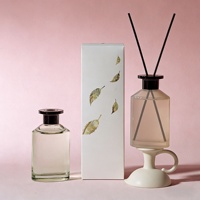 Diffuseur de parfum d'ambiance en verre de luxe avec bâtonnets, personnalisable avec logo, diffuseur d'huiles essentielles aromathérapeutiques coloré