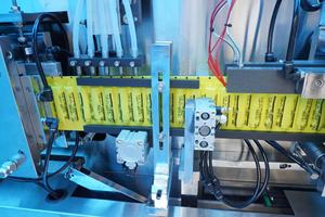 ZhejiangTuoYu Yeni Tam Otomatik Fabrika Dolum Makinesi Esnek Sıvı Transfer Borusu ve Altı Tekerlekle - Product Image 5