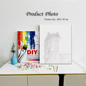 Peinture par numéros DIY Cheval blanc avec couronne de fleurs, disponible sans cadre ou avec cadre, défilement encadré disponible, décoration murale animale fraîche pour la maison, peinture à l'huile - Product Image 2