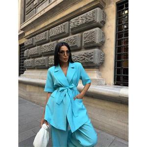 Conjunto de Chaqueta y Pantalón Azul de Manga Corta para Mujer con Detalle de Lazo - Product Image 1