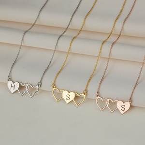Vente en gros à bas prix <span class=keywords><strong>Collier</strong></span> avec pendentif 3 coeurs lettres Bijoux personnalisés <span class=keywords><strong>Collier</strong></span> pour femmes en acier inoxydable or 18 ct Meilleurs amis Sœurs - Product Image 2