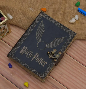 Carnet en cuir gaufré « Golden Snitch » fait main, journal celtique avec papier à bords festonnés, cahiers fantaisie pour cadeaux - Product Image 3