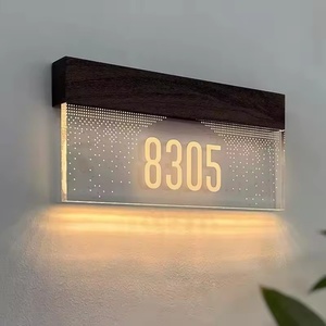 Letrero de Dirección LED con Número de Calle de Acero Inoxidable Personalizado de Diseño Moderno con Acabado Pulido de Latón para Uso Doméstico - Product Image 1