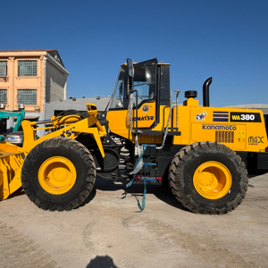 Cargador de ruedas Komatsu Wa380 de alta calidad, de segunda mano, buen rendimiento con motor central, cargador frontal a la venta - Product Image 1