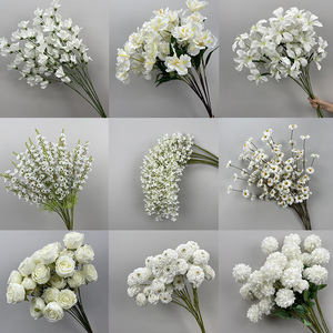 Set de Flores Artificiales de Seda Blanca Estilo Mori al por Mayor, Rosas para Decoración de Paredes en Bodas - Product Image 3
