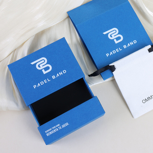 Boîte cadeau en carton premium pour parfums, avec dorure à chaud, revêtement UV, lamination mate et doublure en mousse - Product Image 1
