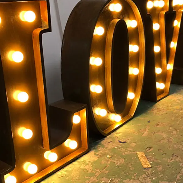 O fabricante personalizado me casar letras decoração led marquee carta 4ft mr e senhora sinal