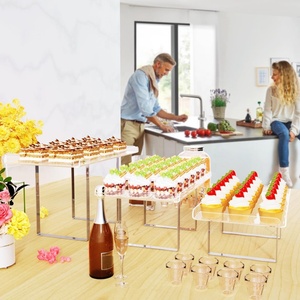 Set di 3 Supporti <span class=keywords><strong>per</strong></span> Cupcake in Acrilico Trasparente con Gambe in Ferro <span class=keywords><strong>per</strong></span> Tavolo Dessert e Candy Bar di Compleanno - Product Image 5