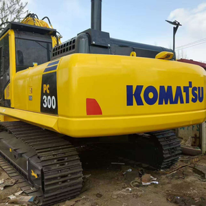 Excavatrice sur chenilles Komatsu PC300-8 d'occasion avec moteur et boîte de vitesses, puissance de 197 kW, poids opérationnel de 30 tonnes, bonne flexibilité, en vente - Product Image 4
